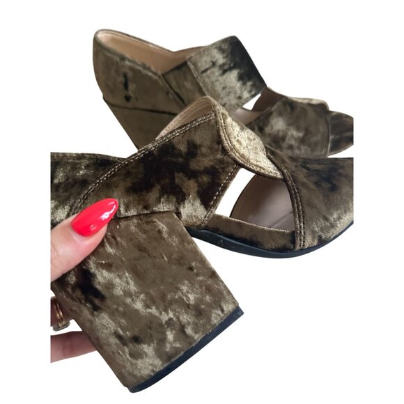 CABI Olive Brown Crushed Velvet Heels Size US 7 - Picture 7 of 10